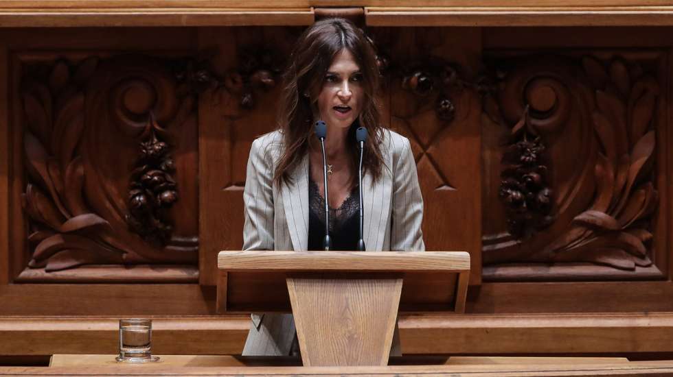 A deputada socialista e constitucionalista Isabel Moreira disse que o Grupo Parlamentar do PS encara "com naturalidade o exercício de uma das faculdades que a Constituição dá ao Presidente da República"