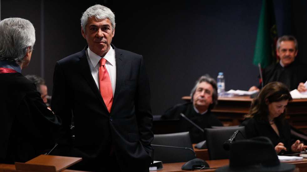 O ex-primeiro-ministro José Sócrates é o principal de 28 arguidos no processo Operação Marquês