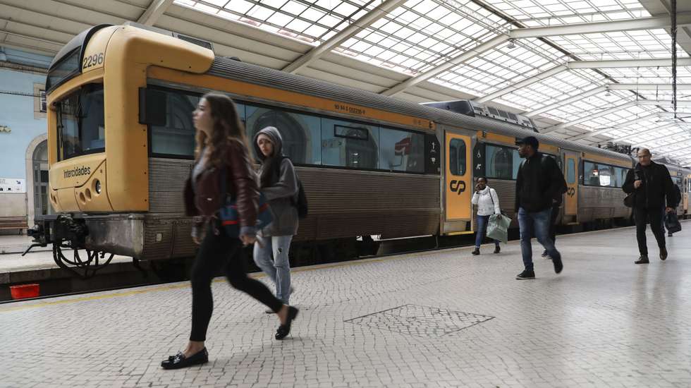 Trabalhadores reivindicam aumento dos salários, contratação dos trabalhadores e cumprimento integral do acordo coletivo de trabalho