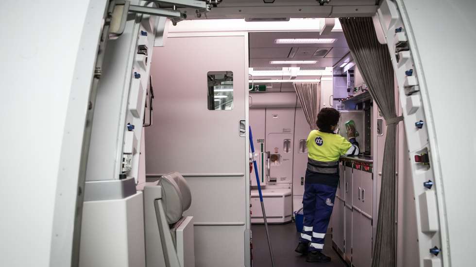 Os autores sugerem ainda que os passageiros em risco de anafilaxia alimentar levem auto injetores de adrenalina na bagagem de mão, uma vez que nem sempre estão incluídos nos kits médicos de bordo, nem a tripulação de cabine está autorizada a utilizá-los