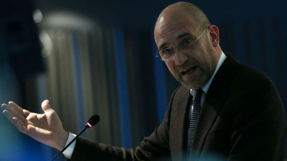 Segundo o antigo primeiro-ministro, um banco de transição não tem um "dono" que ofereça estabilidade estratégica