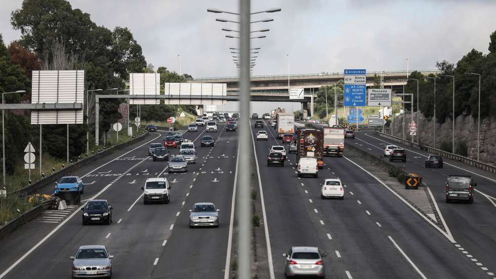 De acordo com o estudo, é preciso haver subsídios para transportes públicos e não para carros elétricos