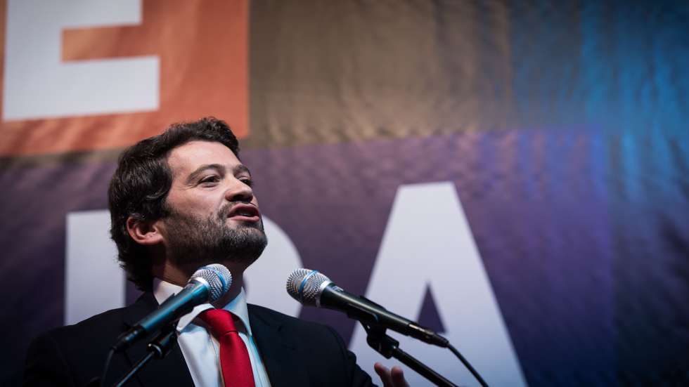 Nascida na Guiné-Bissau, Joacine Katar Moreira chegou a Portugal com oito anos e tem dupla nacionalidade -- é luso-guineense