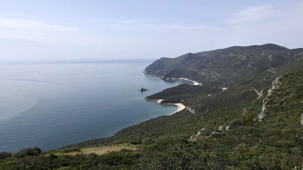 O novo Plano da Pedreira de Vale de Mós A, na zona do Outão, prevê a fusão das atuais pedreiras de Vale de Mós A e de Vale de Mós B, de calcário e marga, matérias-primas necessárias para produção de cimento