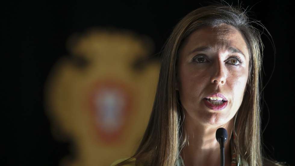 Apelou ao Ministério da Saúde para que crie uma política que permita fixar os enfermeiros e que permita regressar os que estão no estrangeiro