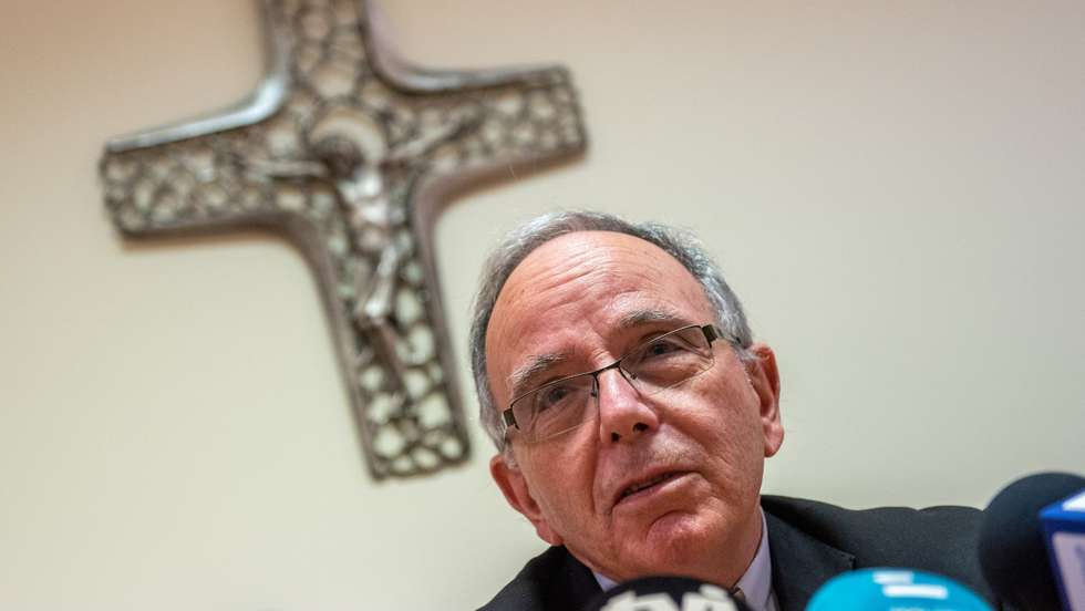 Dos 24 nomes, "oito são de sacerdotes já falecidos, dois são sacerdotes doentes e retirados, três de sacerdotes sem qualquer nomeação, cinco são de sacerdotes no ativo, quatro são nomes desconhecidos e um dos nomes refere-se a um leigo e outro a um sacerdote que abandonou o sacerdócio"