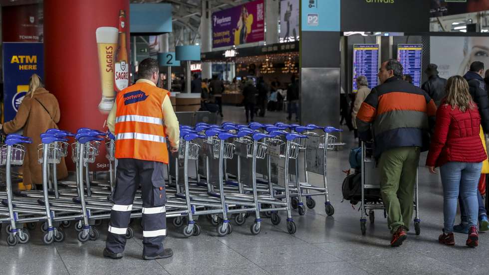 Trabalhador da Portway em serviço no Aeroporto de Lisboa