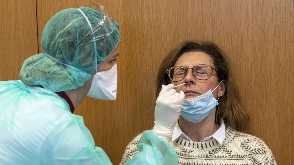 No mês de outubro foi detetado um total de 21.345 novos casos de infeção pelo novo coronavírus em Portugal.