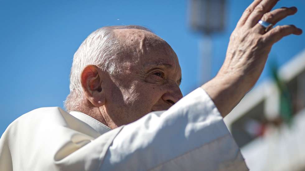 &quot;As mulheres são o mais importante da igreja, irmãs sejam mães do povo de Deus&quot;, disse, recebendo aplausos dos presentes