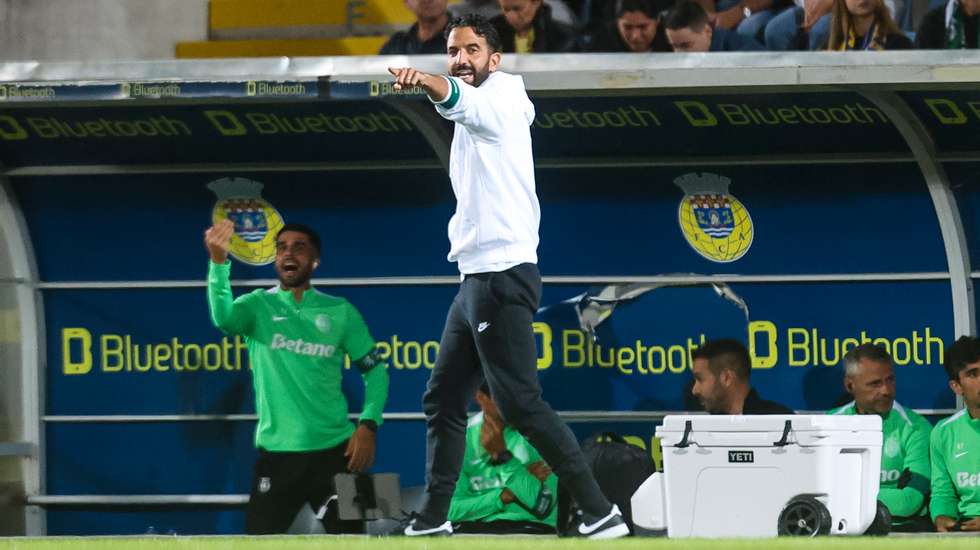 O treinador leonino explicou as mudanças que fez ao onze inicial