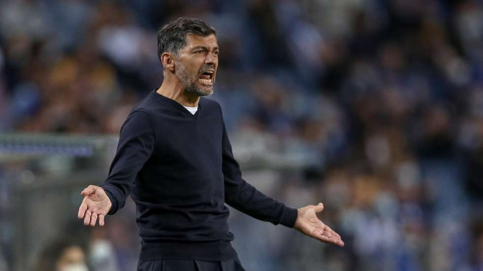 O treinador dos dragões fez seis alterações ao onze inicial da equipa