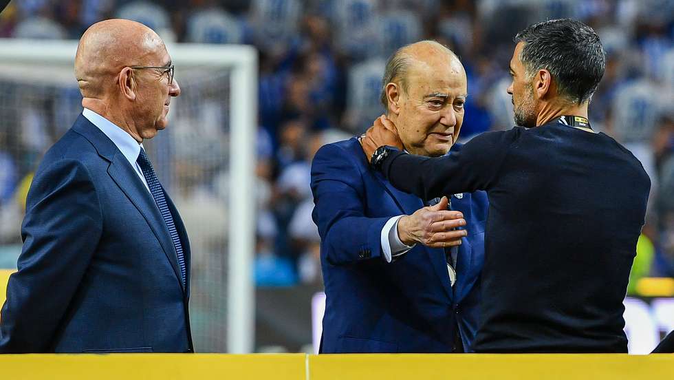 Pinto da Costa prepara-se para ver Sérgio Conceição iniciar a sexta temporada no comando dos dragões, podendo igualar os títulos de Artur Jorge com a Supertaça