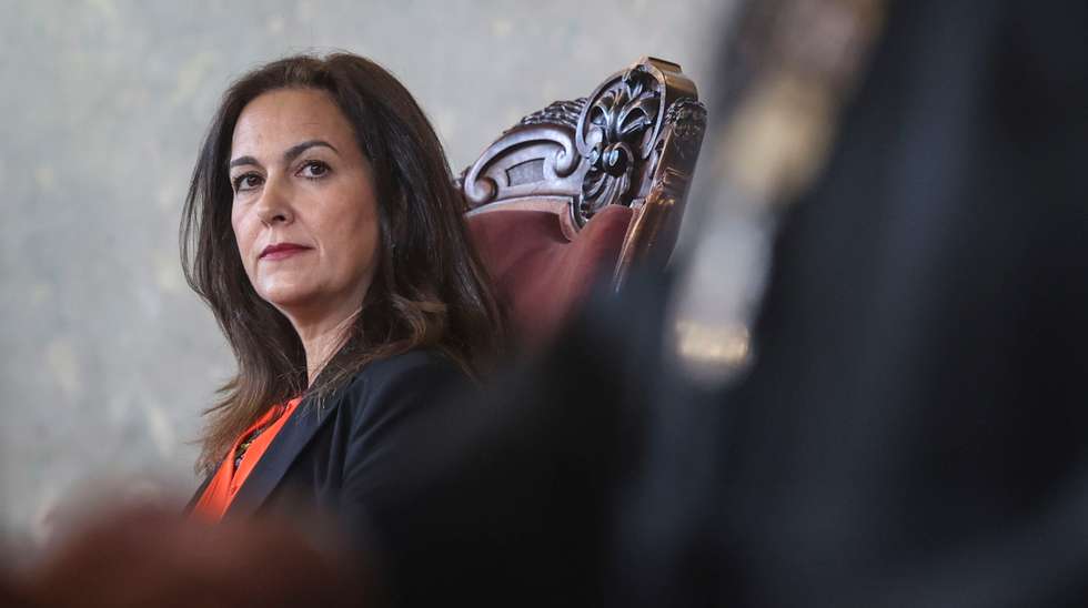 A ministra Rita Alarcão Júdice foi surpreendida com o anúncio do presidente da Assembleia da República