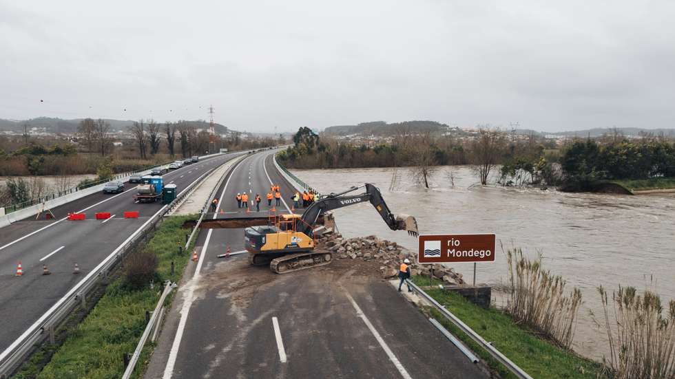 Brisa repara colapso A1 no Mondego 13 de fevereiro de 2026