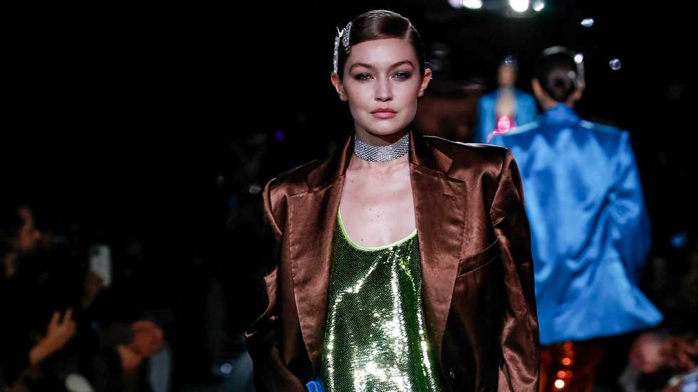 Gigi Hadid voltou aos desfiles nesta semana da moda. Aqui no desfile de Tom Ford