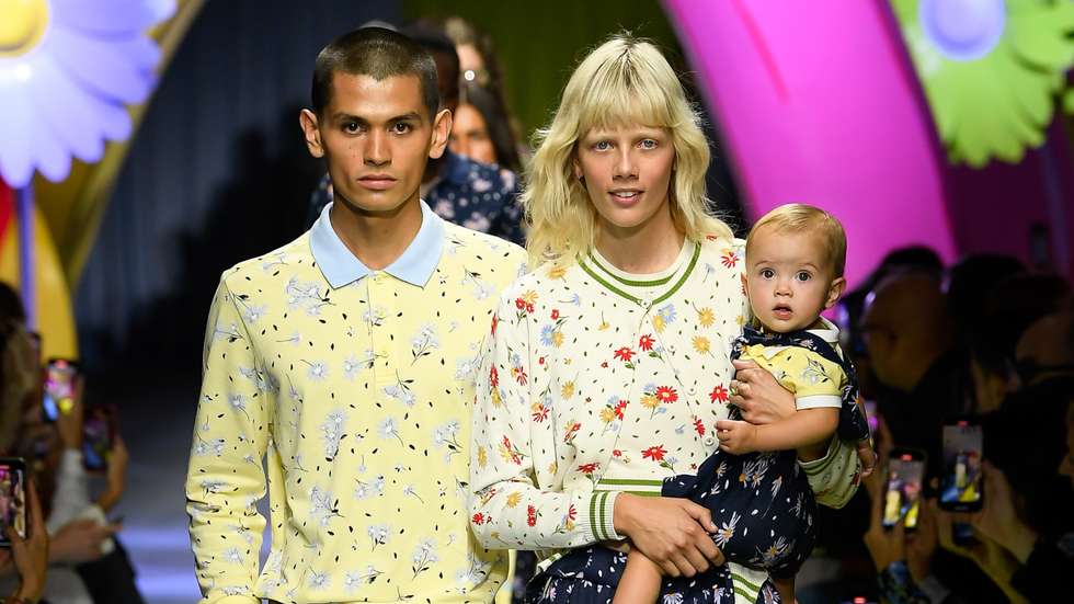 Um convite em forma de relógio sintonizou o público com o intercâmbio de gerações, a passagem de testemunho e as propostas Benetton para toda a família.