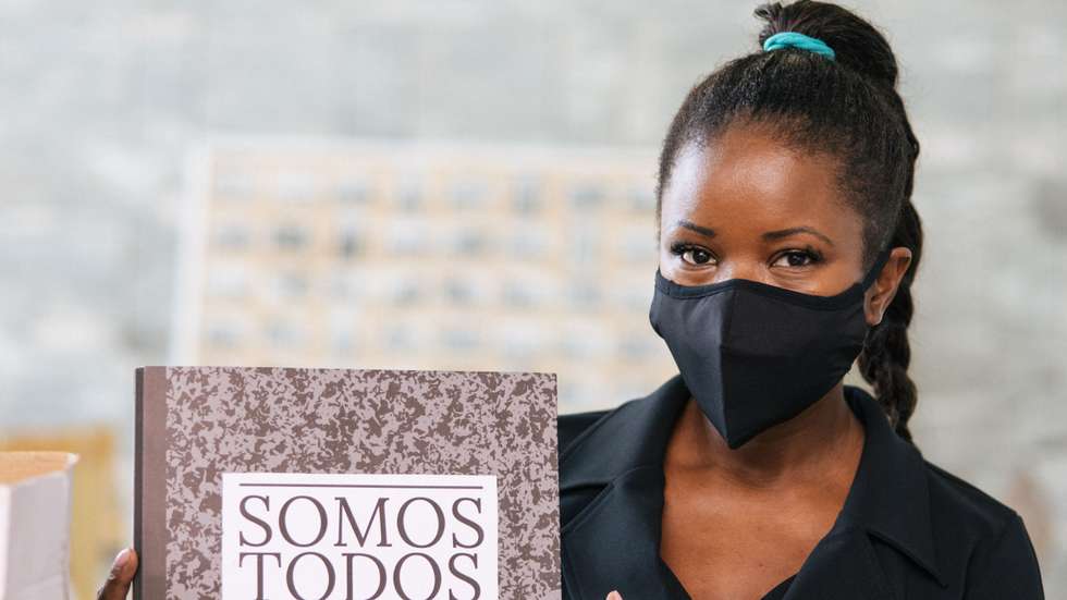 Foi com "Cheira bem, cheira a Lisboa", que Ossanda Liber foi a palco discursar