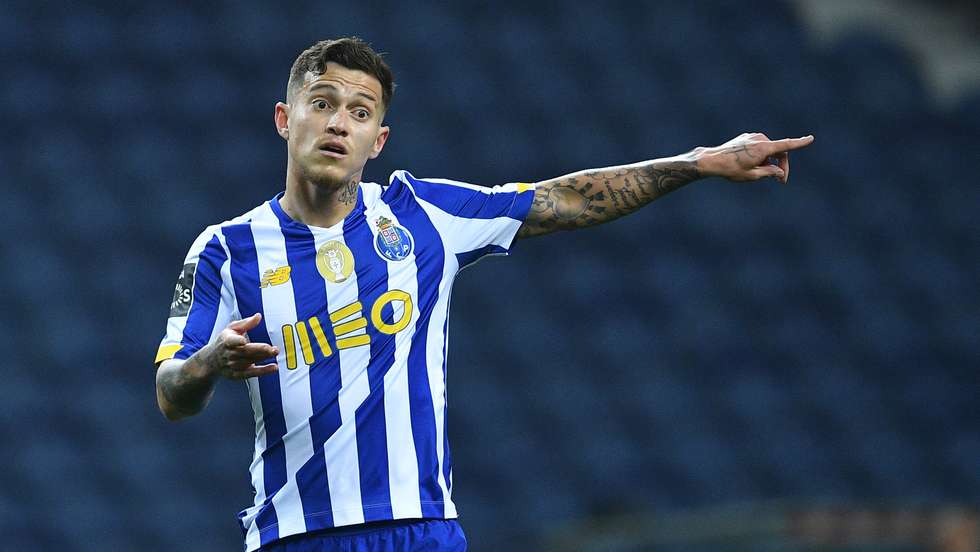 O jogador de 26 anos chegou ao Dragão em 2014, tendo ainda sido emprestado ao V. Guimarães