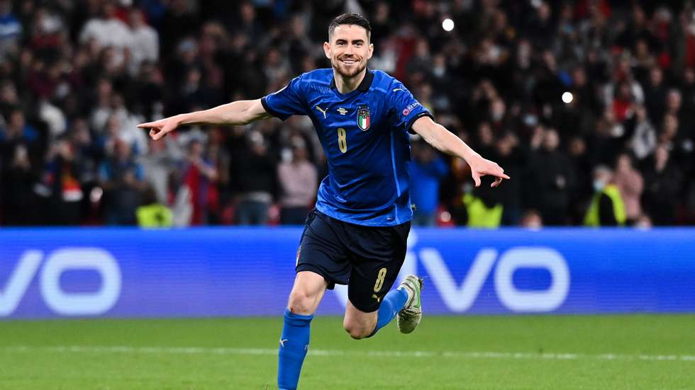 Jorginho sagrou-se campeão europeu de clubes pelo Chelsea e corre agora para ser campeão europeu de seleções... no mesmo ano