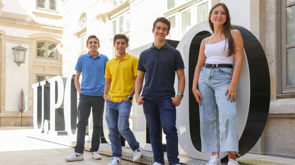 Tiago Araújo, Gonçalo Castro, David Ramos e Alice Lopes são os quatro alunos que entraram este ano na Universidade do Porto com a nota máxima