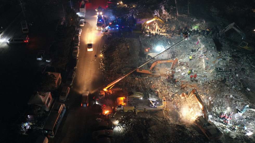 Primeiro sismo teve uma magnitude de 7,8 na escala de Richter