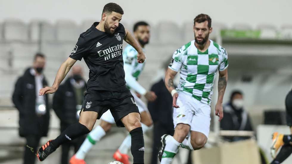 Taarabt foi um dos melhores do Benfica até quebrar também em termos físicos mas não conseguiu fazer a diferença para evitar novo deslize na Liga