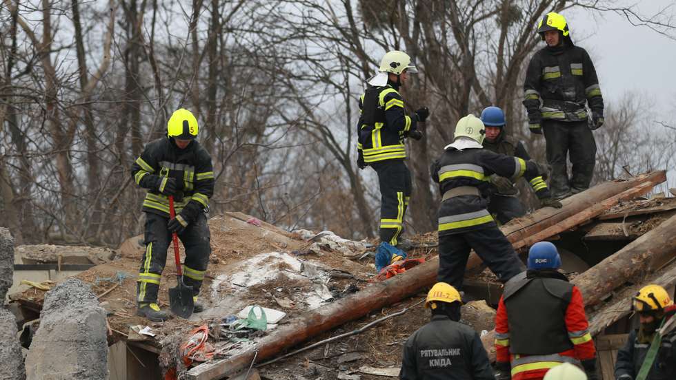 Debris cleaning works after missile attacks hit Kyiv