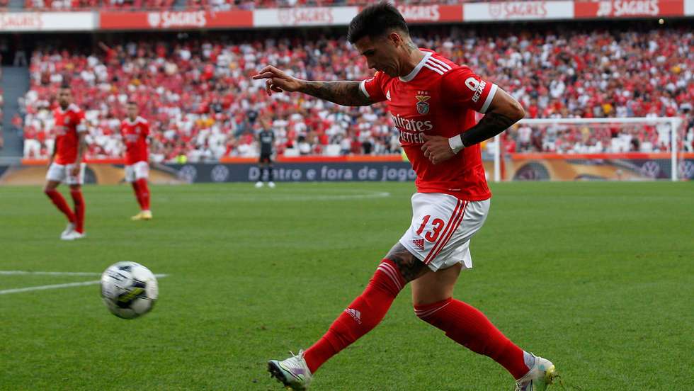 Enzo Fernández isolou João Mário para assistir para o 1-0, fez a assistência para o 3-1 de Ramos e saiu ao intervalo a pensar no jogo com o PSG