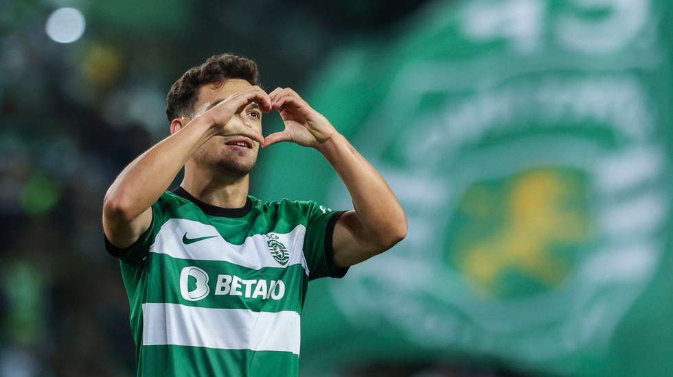 Pedro Gonçalves marcou os dois golos do emblema leonino da marca de grande penalidade