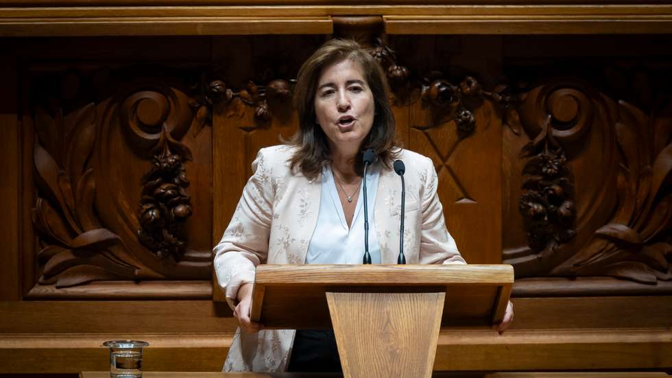 O PS defende que o Governo esclareça e altere a orientação técnica, garantindo que os investimentos em equipamentos sociais sejam igualmente abrangidos pelo conceito de "conclusão substancial"