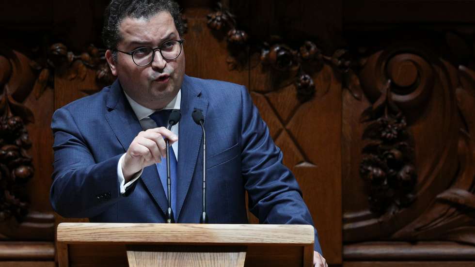 Sessão plenária na Assembleia da República, com a presença do Governo para o debate do estado da Nação. O lider parlamentar do Partido Social Democrata (PSD), Joaquim Miranda Sarmento Lisboa, 20 de Julho de 2022. FILIPE AMORIM/OBSERVADOR