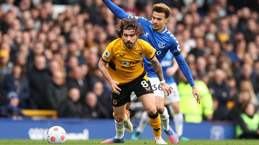 O internacional português fez o cruzamento para o golo de Coady, o único da partida