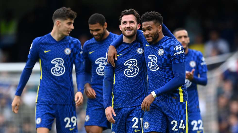 Reece James e Ben Chliwell festejam um dos golos do Chelsea