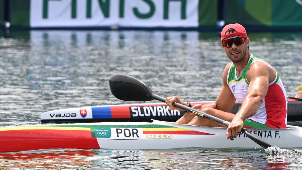 Fernando Pimenta ganhou sem grandes problemas as duas eliminatórias feitas no primeiro dia dos Mundiais de Duisburgo