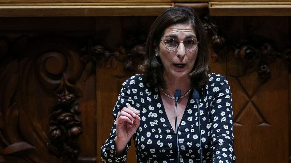 Ana Catarina Mendes diz que Eduardo Cabrita tem condições para continuar como ministro da Administração Interna, mas entende que deve ser já ouvido no Parlamento