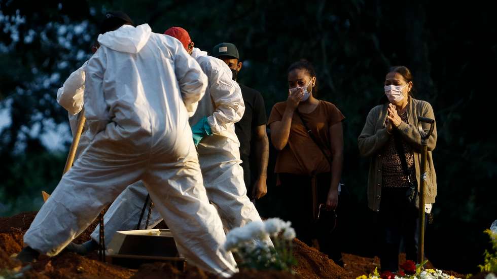 TOPSHOT-BRAZIL-HEALTH-VIRUS-CEMETERY