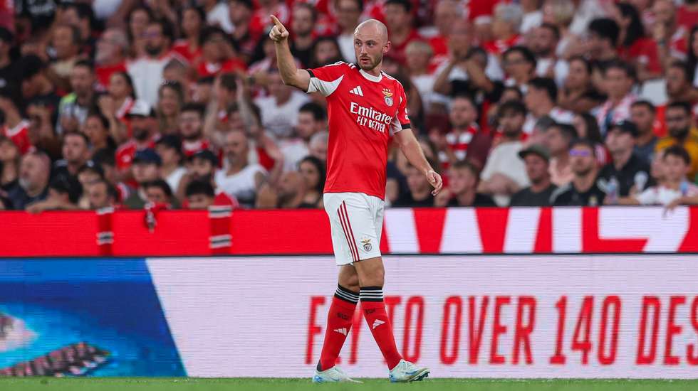 O médio norueguês abriu o marcador e fez a assistência para o segundo golo