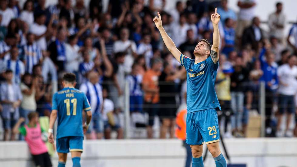 Toni Martínez entrou ao intervalo e marcou o golo do empate para o FC Porto antes da reviravolta de Wendell (que acabaria expulso nos descontos)