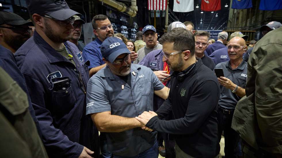 Zelensky visita fábrica de munições em Scranton, Pennsylvania