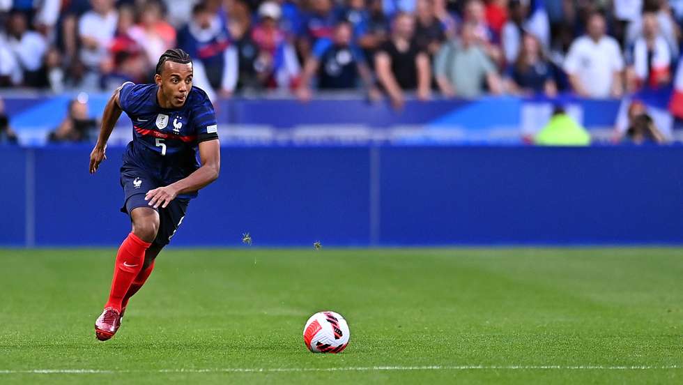Koundé, defesa de 23 anos formado pelo Bordéus que estava no Sevilha desde 2019, foi a quinta contratação da época do Barcelona