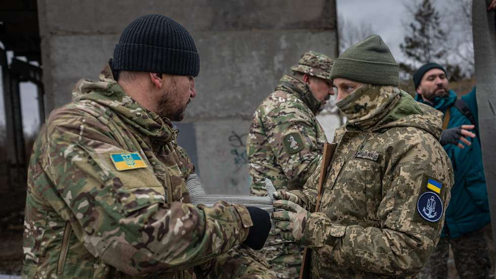 Civis ucranianos realizam treinos militares voluntários nos arredores de Kiev, na preparação de um corpo paramilitar que irá apoiar o exército ucraniano em caso de invasão por parte da Rússia