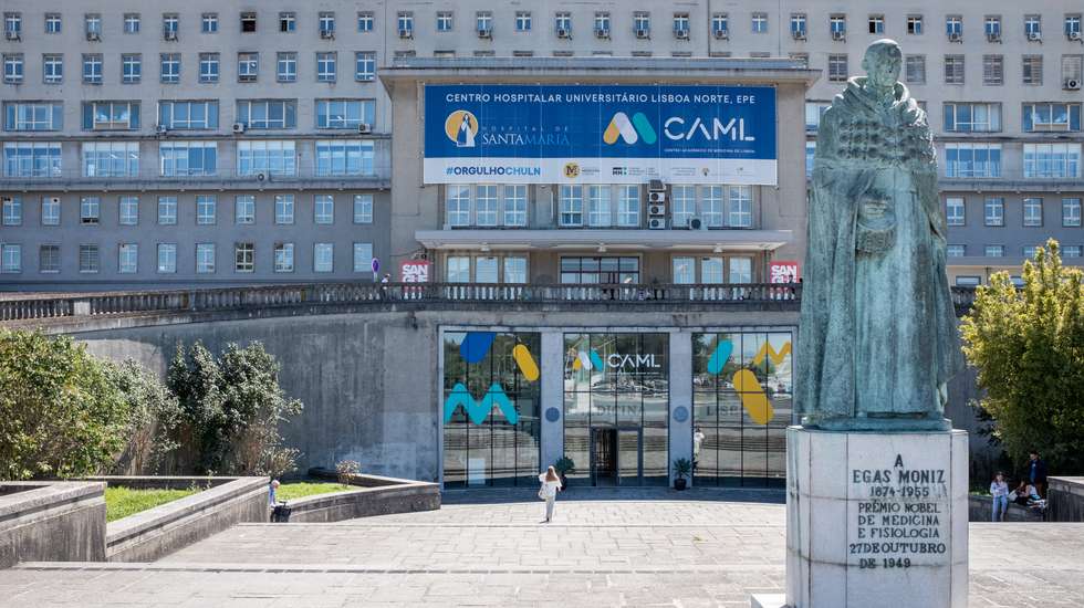 Reportagem sobre a Saúde Mental: Entrevista ao Presidente da Associação de estudantes da Faculdade de Medicina de Lisboa, Duarte Tude Graça, e à Diretora do Gabinete de Apoio ao Estudante, Ana Rita Sobral. Também fotografias da biblioteca da FMUL, a fachada do edífício Egas Moniz e do Hospital Santa Maria, em Lisboa. 6 de Abril de 2023 Hospital Sta. Maria, Lisboa TOMÁS SILVA/OBSERVADOR