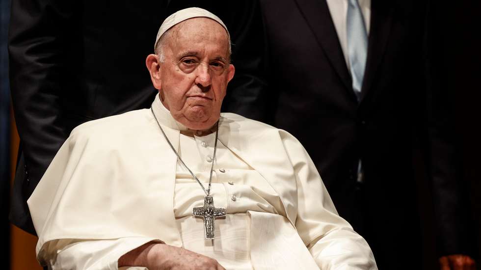 Para o Papa, a revolução digital pode tornar o homem mais livre, mas não conseguirá fazê-lo se o "prender nos modelos designados hoje como câmara de eco".