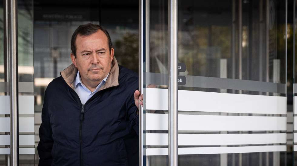 Vítor Escária tinha uma fotografia de António Costa na estante onde guardava 75.800 euros em notas.