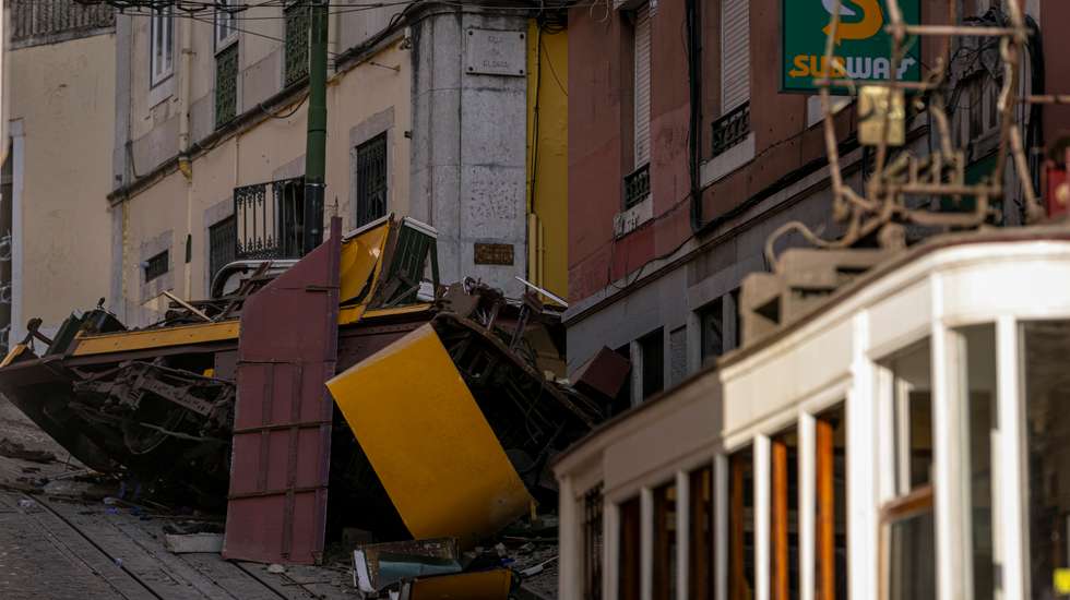 "Funcionários queixavam-se várias vezes que aquilo não parava e que tinha de estar sempre a funcionar, mesmo com ruídos estranhos e peças a bater", relata António Carloto
