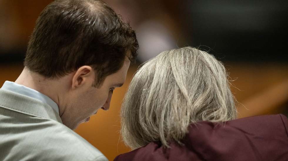 Tyler Robinson em tribunal no caso da morte do ativista Charlie Kirk
