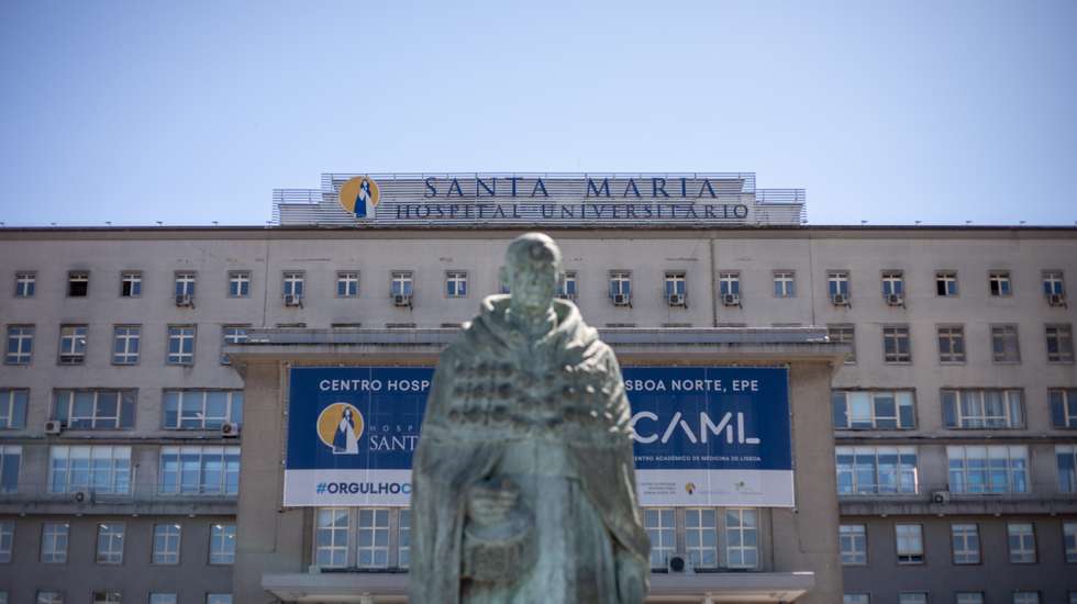 Reportagem sobre a Saúde Mental: Entrevista ao Presidente da Associação de estudantes da Faculdade de Medicina de Lisboa, Duarte Tude Graça, e à Diretora do Gabinete de Apoio ao Estudante, Ana Rita Sobral. Também fotografias da biblioteca da FMUL, a fachada do edífício Egas Moniz e do Hospital Santa Maria, em Lisboa. 6 de Abril de 2023 Hospital Sta. Maria, Lisboa TOMÁS SILVA/OBSERVADOR