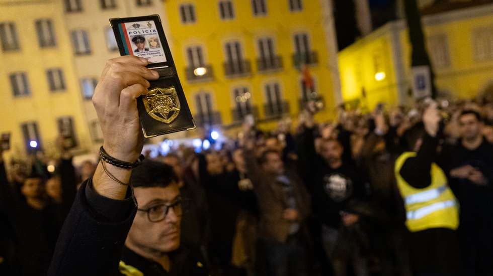 Vigília de regresso à luta por melhores condições de trabalho está marcada para às 15h30, em frente à Assembleia da República