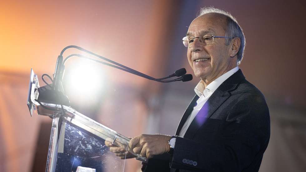 Segundo Luís Marques Mendes, a "negligência" da ação governativa determinou a retenção de "um pagamento do PRR de 2,775 mil milhões de euros"