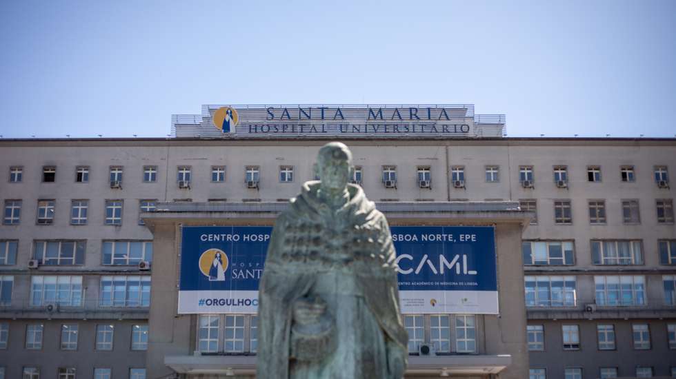 Reportagem sobre a Saúde Mental: Entrevista ao Presidente da Associação de estudantes da Faculdade de Medicina de Lisboa, Duarte Tude Graça, e à Diretora do Gabinete de Apoio ao Estudante, Ana Rita Sobral. Também fotografias da biblioteca da FMUL, a fachada do edífício Egas Moniz e do Hospital Santa Maria, em Lisboa. 6 de Abril de 2023 Hospital Sta. Maria, Lisboa TOMÁS SILVA/OBSERVADOR